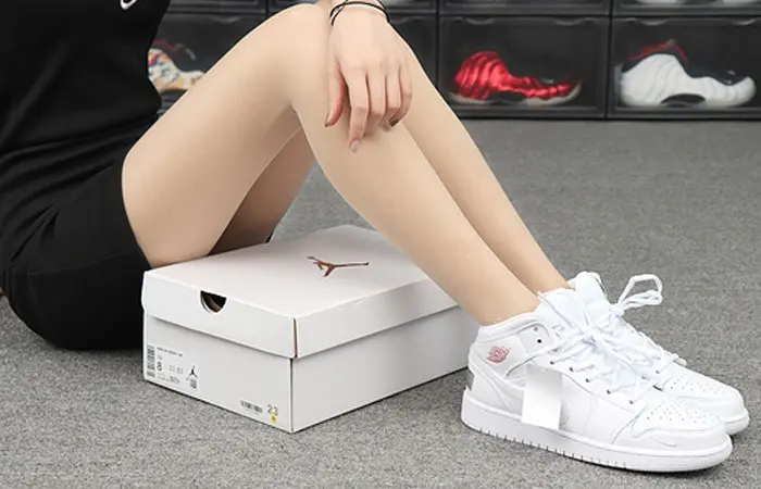 Alternative view of Giày Nike Air Jordan 1 Mid SE 'Euro Tour' CW7589-100