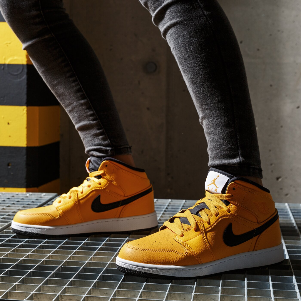 Giày Nike Air Jordan 1 Mid 'University Gold' 554724-700 - Ảnh 2