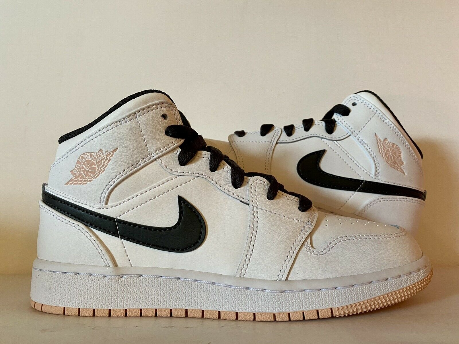Giày Nike Air Jordan 1 Mid GS 'White Arctic Orange' 554725-180 - Ảnh 5