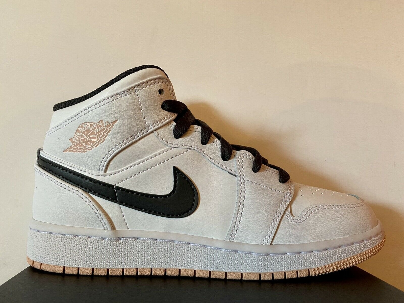 Giày Nike Air Jordan 1 Mid GS 'White Arctic Orange' 554725-180 - Ảnh 4