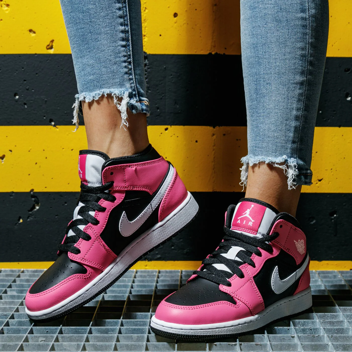 Giày Nike Air Jordan 1 Mid 'Pinksicle' 555112-002 - Ảnh 2