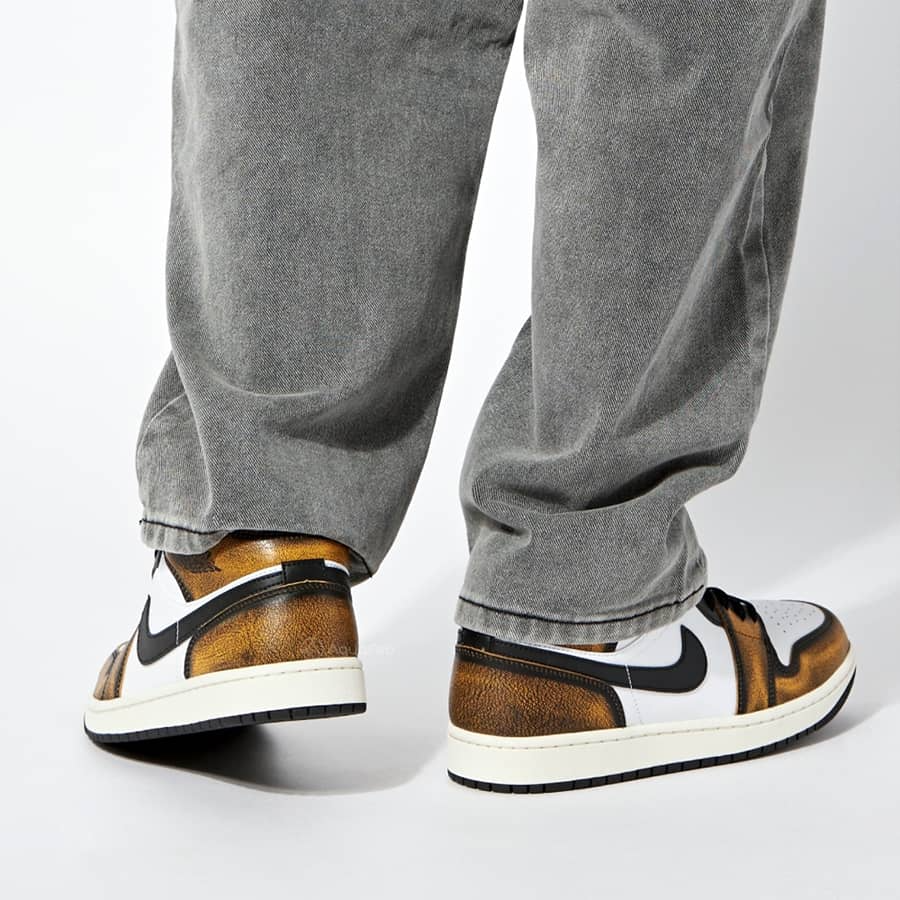 Giay Nike Air Jordan 1 Mid SE 'Orange Wear Away' DQ8417-071