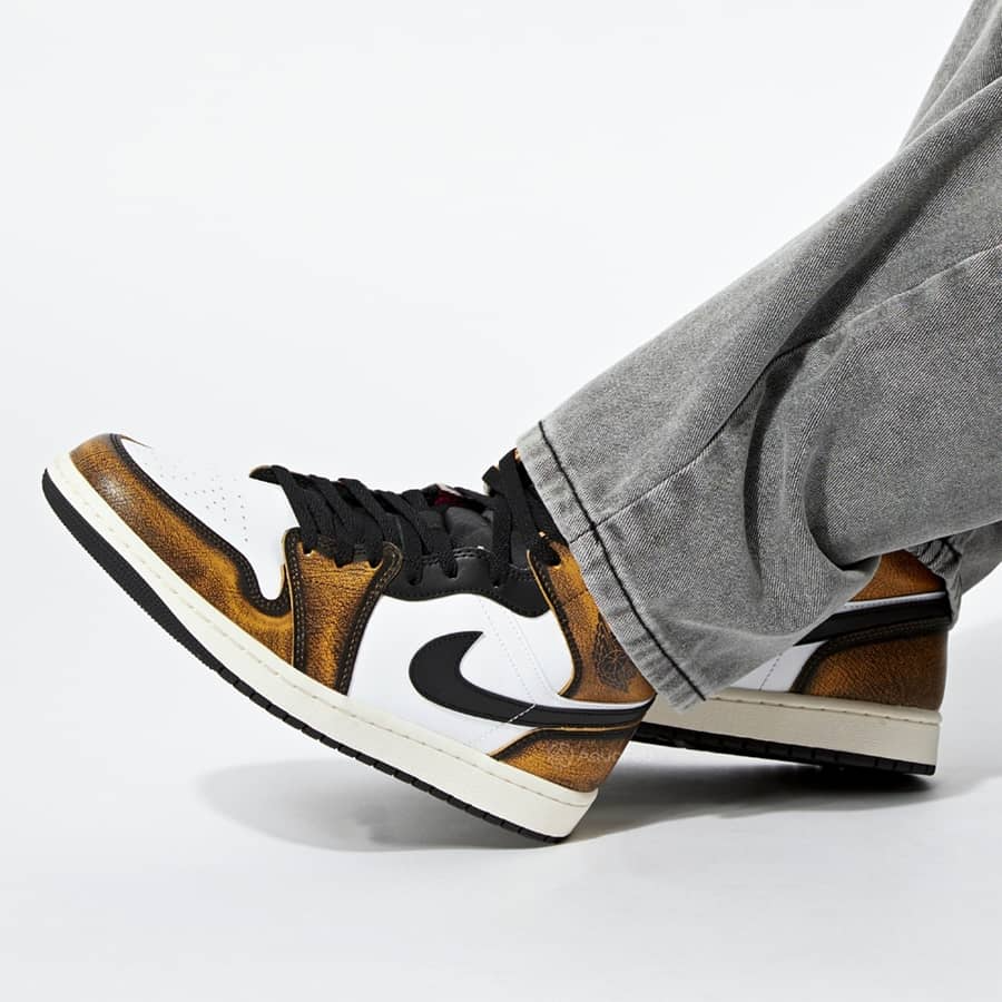 Giay Nike Air Jordan 1 Mid SE 'Orange Wear Away' DQ8417-071