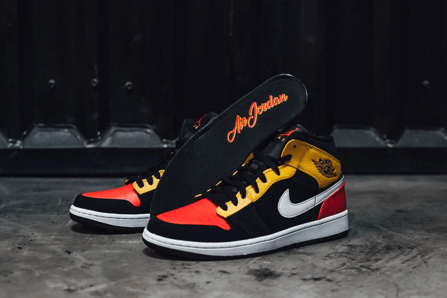 Giày Nike Air Jordan 1 Mid 'Black Amarillo Orange' 852542-087 - Ảnh 8