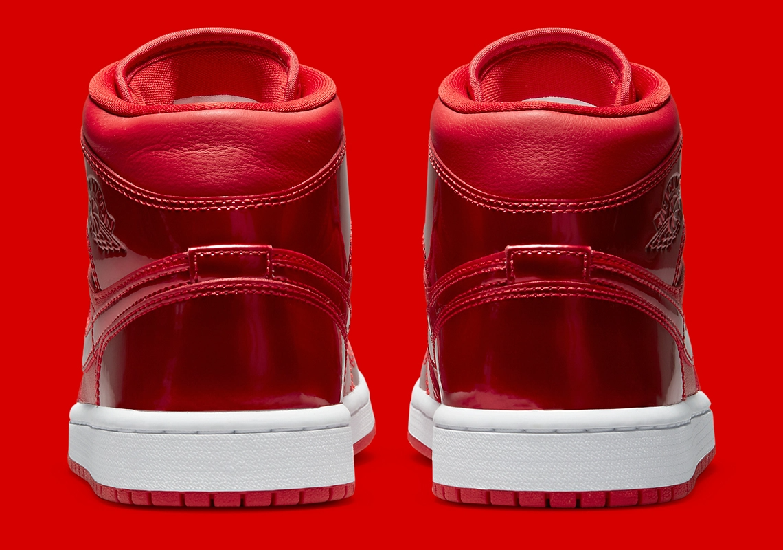 Giày Nike Air Jordan 1 Mid SE 'University Red Pomegranate' DH5894-600 - Ảnh 6