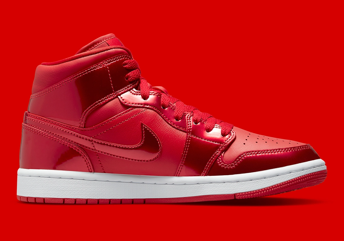 Giày Nike Air Jordan 1 Mid SE 'University Red Pomegranate' DH5894-600 - Ảnh 3