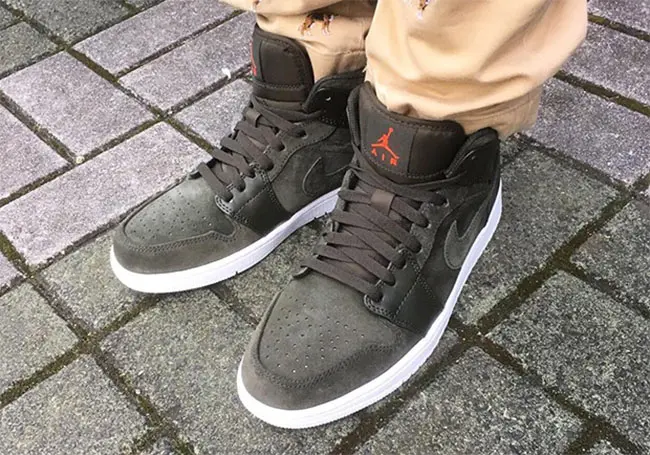Alternative view of Giày Nike Air Jordan 1 Retro Mid 'Sequoia' 554724-302