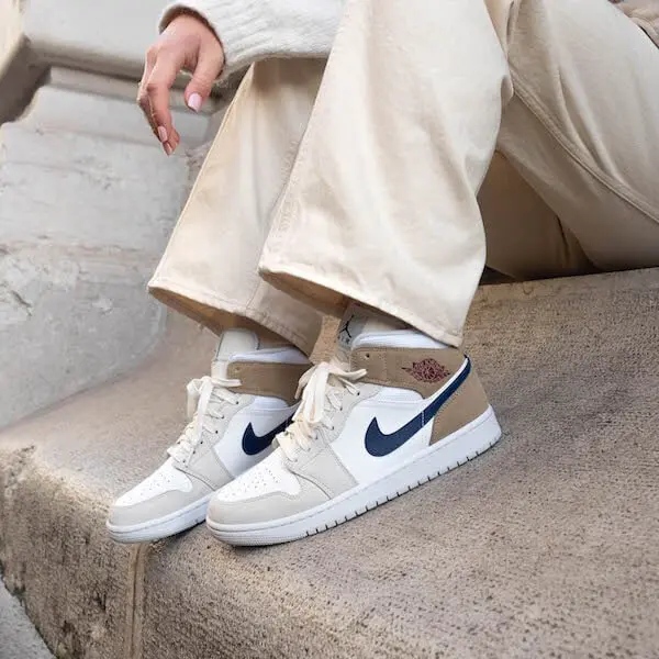 Giay Nike Air Jordan 1 Mid 'Tan Suede' DO6726-100