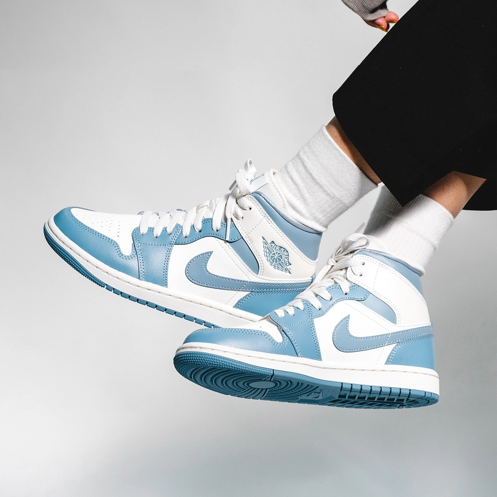 Giày Nike Air Jordan 1 Mid 'University Blue' BQ6472-141 - Ảnh 4