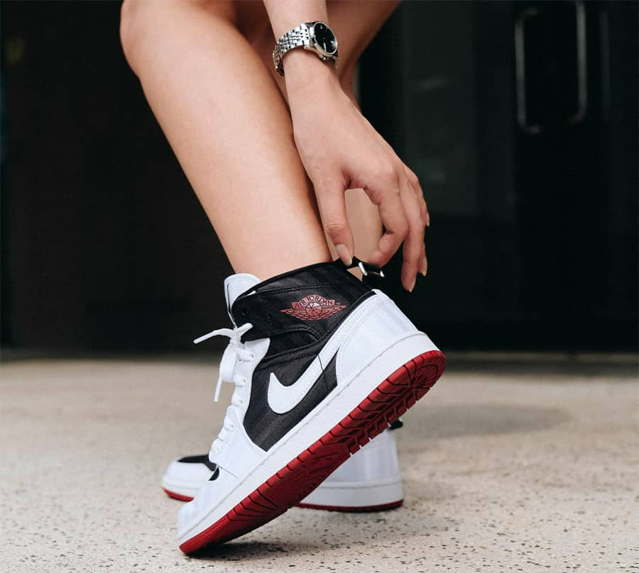 Giày Nike Wmns Air Jordan 1 Mid SE Utility 'White Black Gym Red' DD9338-016 - Ảnh 4