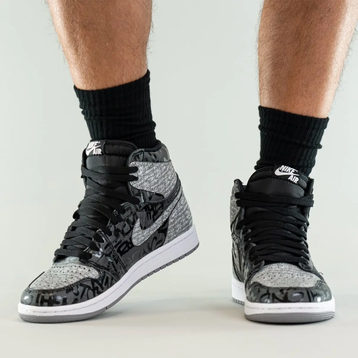 Alternative view of Giày Nike Air Jordan 1 Retro High OG 'Rebellionaire' 555088-036
