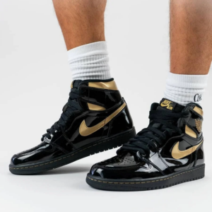 Alternative view of Giày Nike Air Jordan 1 Retro High OG 'Black Metallic Gold' 555088-032