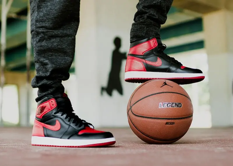 Alternative view of Giày Nike Air Jordan Retro 1 High OG 'Banned' 2016 575441-001