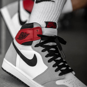 Alternative view of Giày Nike Air Jordan 1 Retro High OG 'Light Smoke Grey' 555088-126