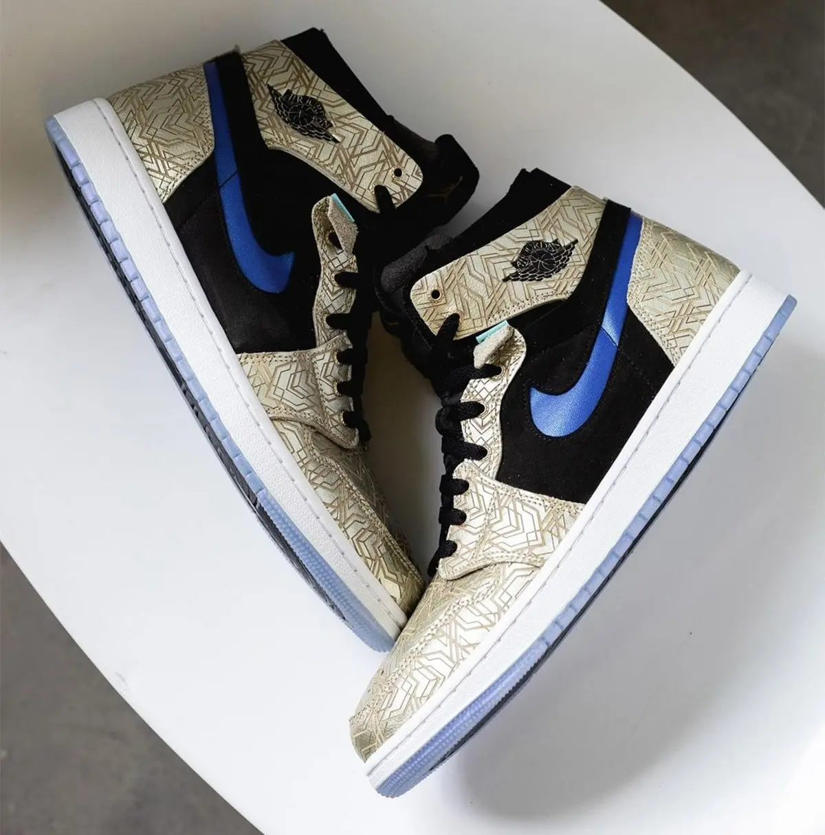 Alternative view of Giày Nike Air Jordan 1 Zoom Comfort 'Gold Laser' DQ0659-700