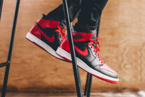 Alternative view of Giày Nike Air Jordan 1.5 Retro Bred 768862-001
