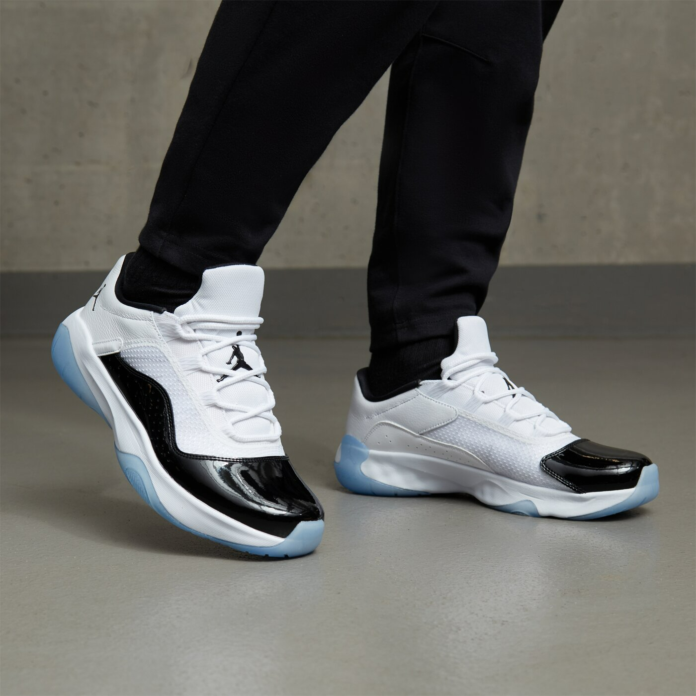 Giay Nike Air Jordan 11 CMFT Low 'Concord' DV2207-100