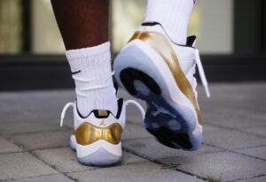 Alternative view of Giày Nike Air Jordan 11 Retro Low Closing Ceremony 528895-103