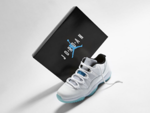 Alternative view of Giày Nike Air Jordan 11 Retro Low 'Legend Blue' AV2187-117