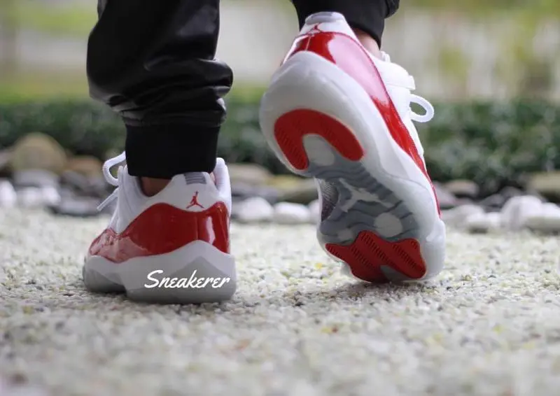 Alternative view of Giày Nike Air Jordan 11 Retro Low 'Cherry' 2016 528895-102