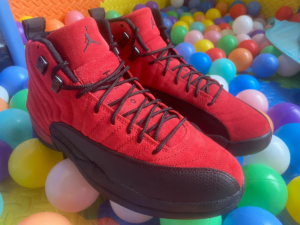 Alternative view of Giày Nike Air Jordan 12 Retro 'Reverse Flu Game' CT8013-602