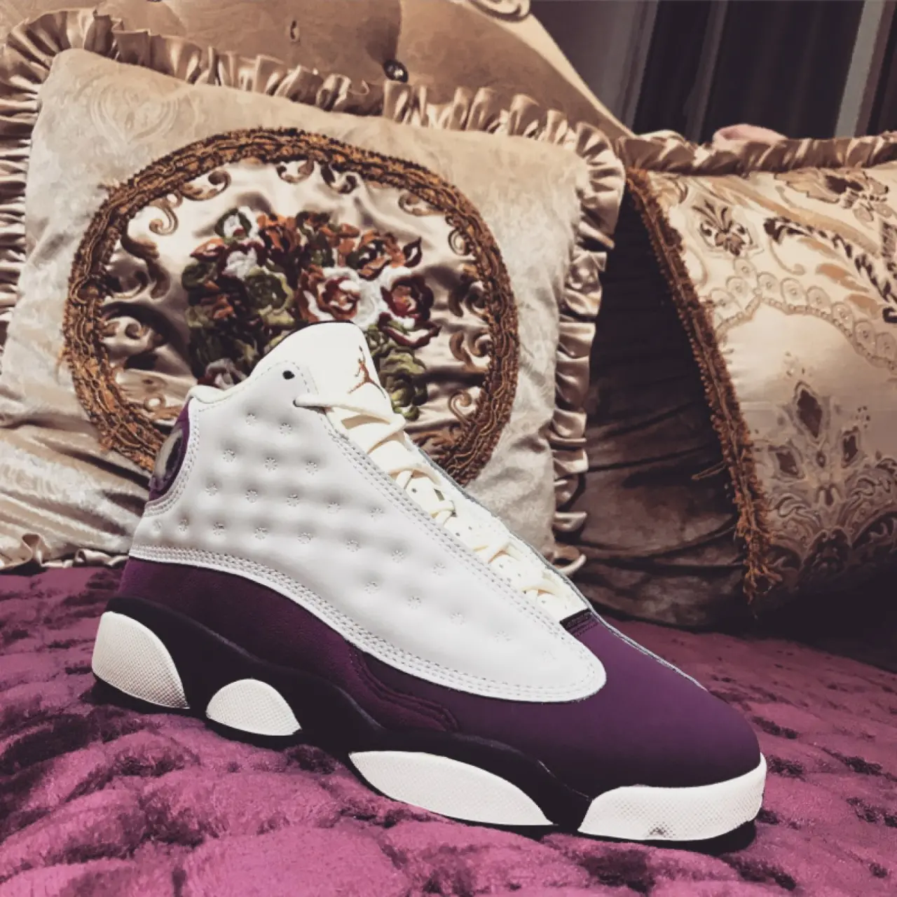 Alternative view of Giày Nike Air Jordan 13 Retro GS 'Bordeaux' 439358-112