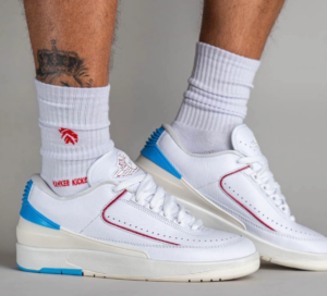 Giay Nike Wmns Air Jordan 2 Retro Low 'UNC to Chicago' DX4401-164