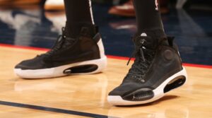 Alternative view of Giày Nike Air Jordan 34 'Eclipse' AR3240-001