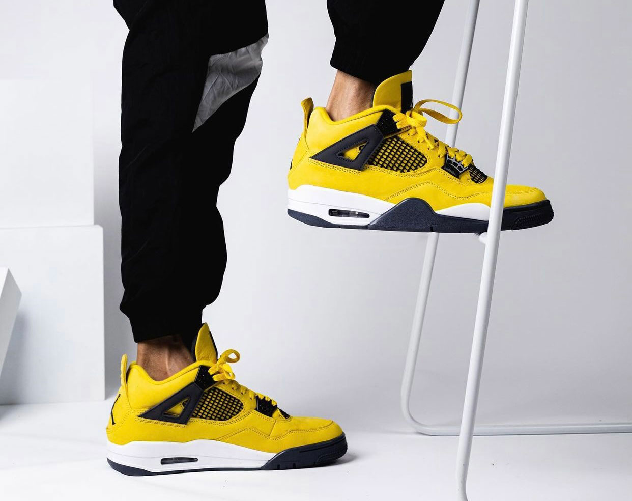 Giày Nike Air Jordan 4 Retro 'Lightning' 2021 CT8527-700 - Ảnh 3