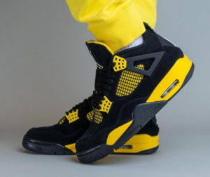 Giay Nike Air Jordan 4 Retro 2023 'Thunder' DH6927-017