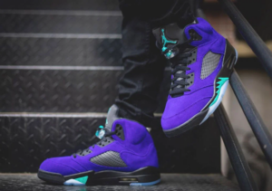 Alternative view of Giày Nike Air Jordan 5 Retro 'Alternate Grape' 136027-500