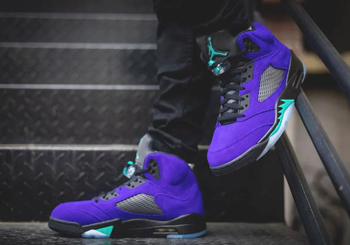 Alternative view of Giày Nike Air Jordan 5 Retro 'Alternate Grape' 136027-500