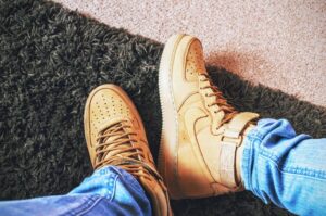 Alternative view of Giày Nike Air Force 1 High Flax Wheat 807617-701