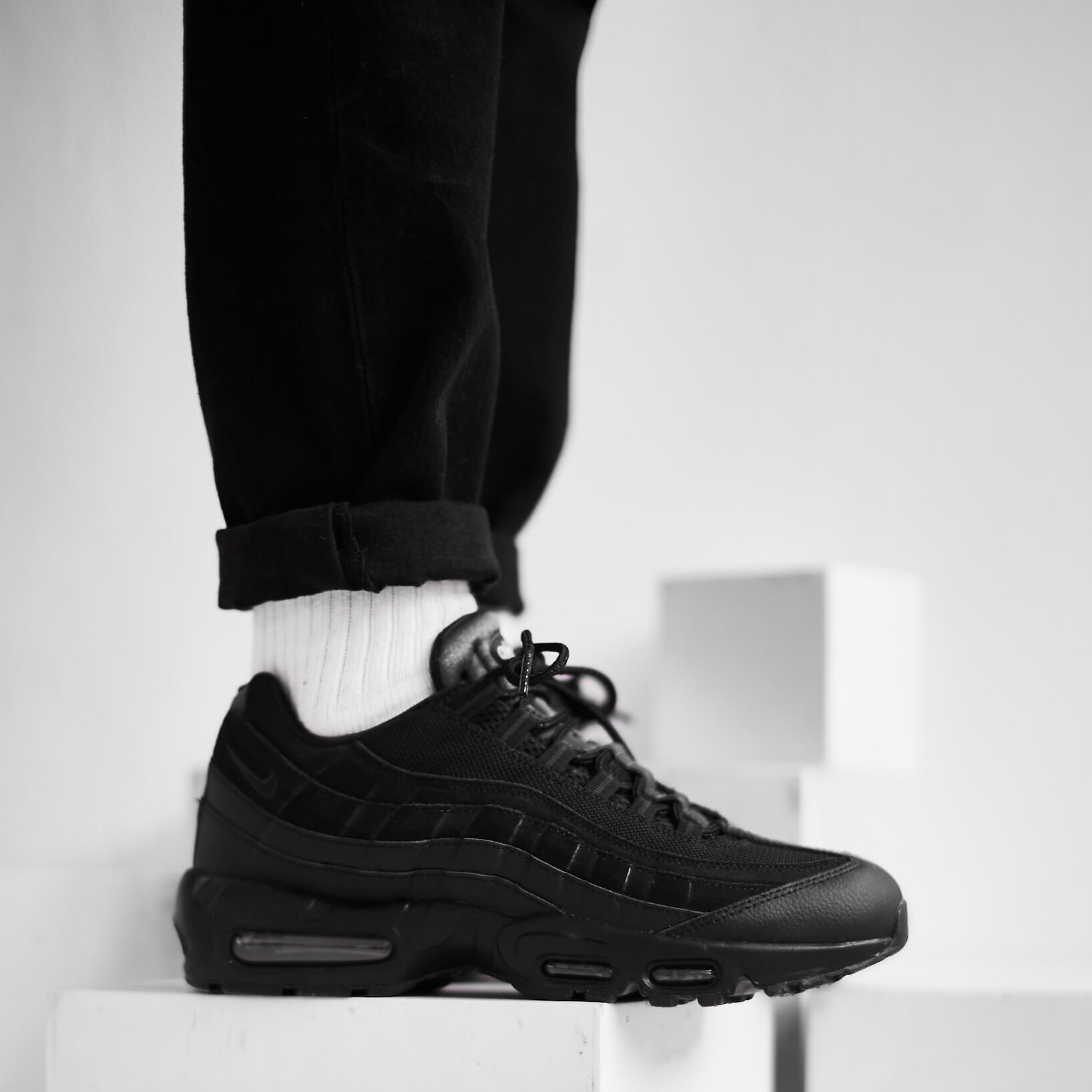 Giày Nike Air Max 95 Essential 'Triple Black' AT9865-001 - Ảnh 4