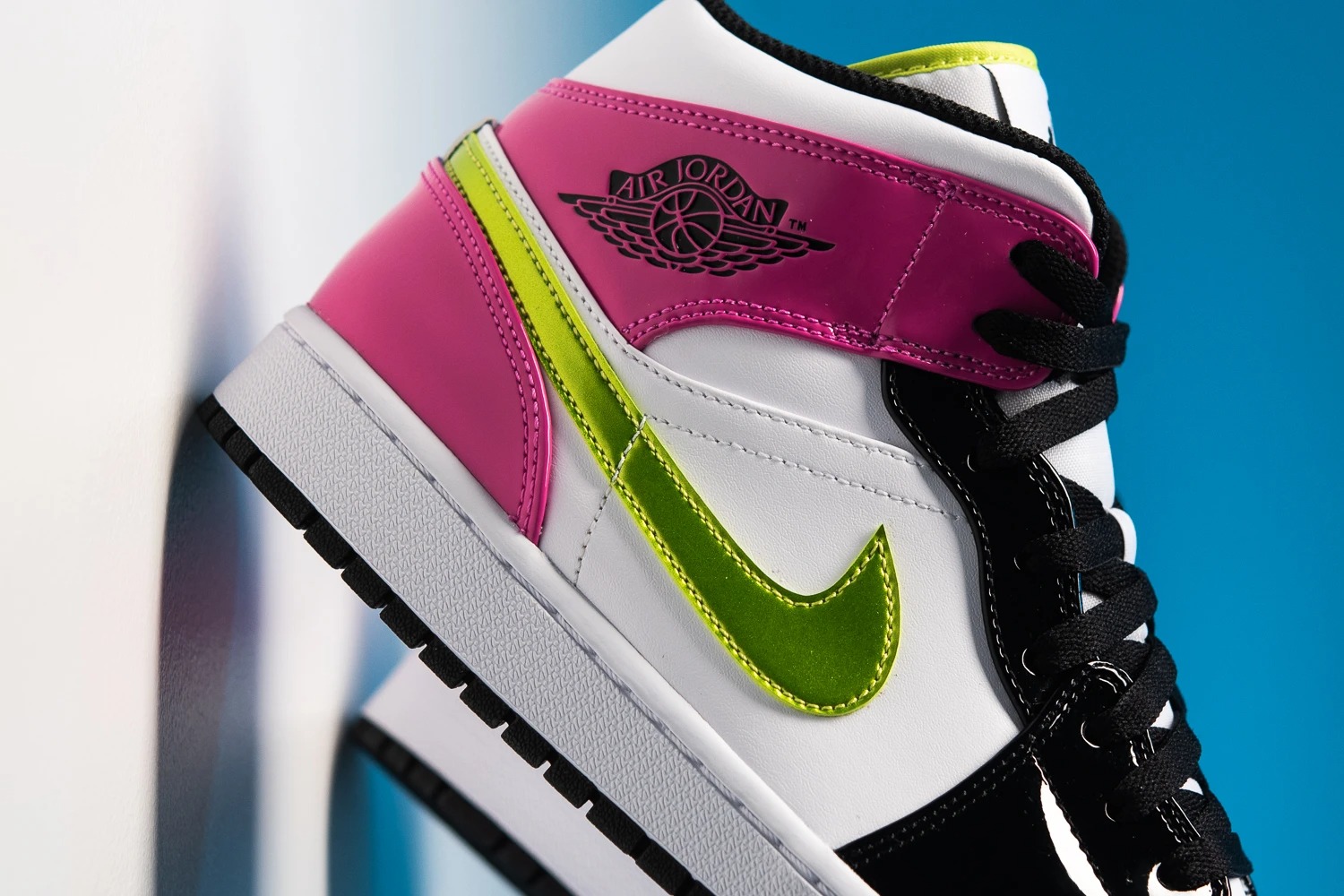 Giày Nike Air Jordan 1 Mid SE 'Cyber Active Fuchsia' CZ9834-100 - Ảnh 3