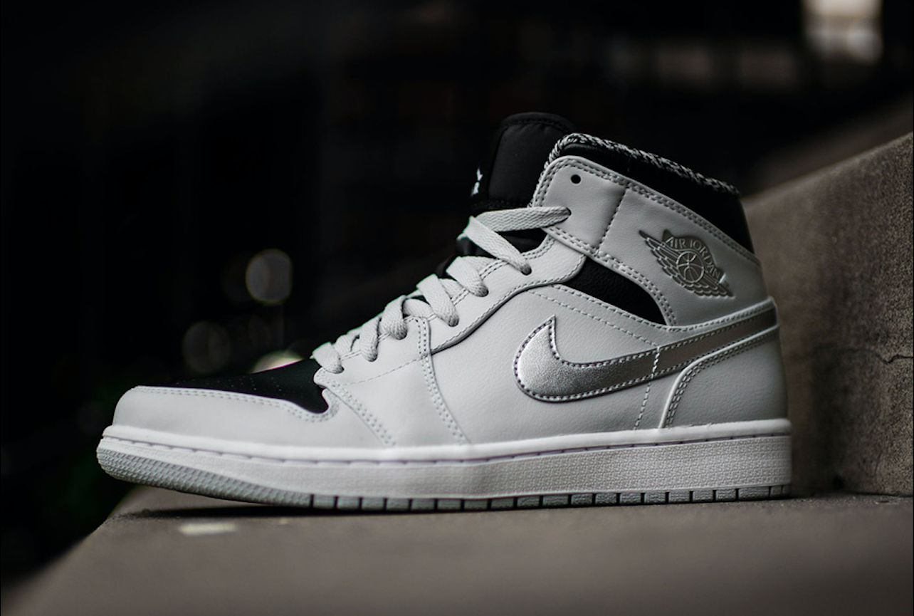 Giày Nike Air Jordan 1 Mid 'Wolf Grey Pure Platinum' 554724-032 - Ảnh 2