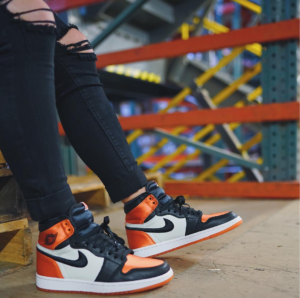 Alternative view of Giày Nike Wmns Air Jordan 1 Retro High OG 'Satin Shattered Backboard' AV3725-010