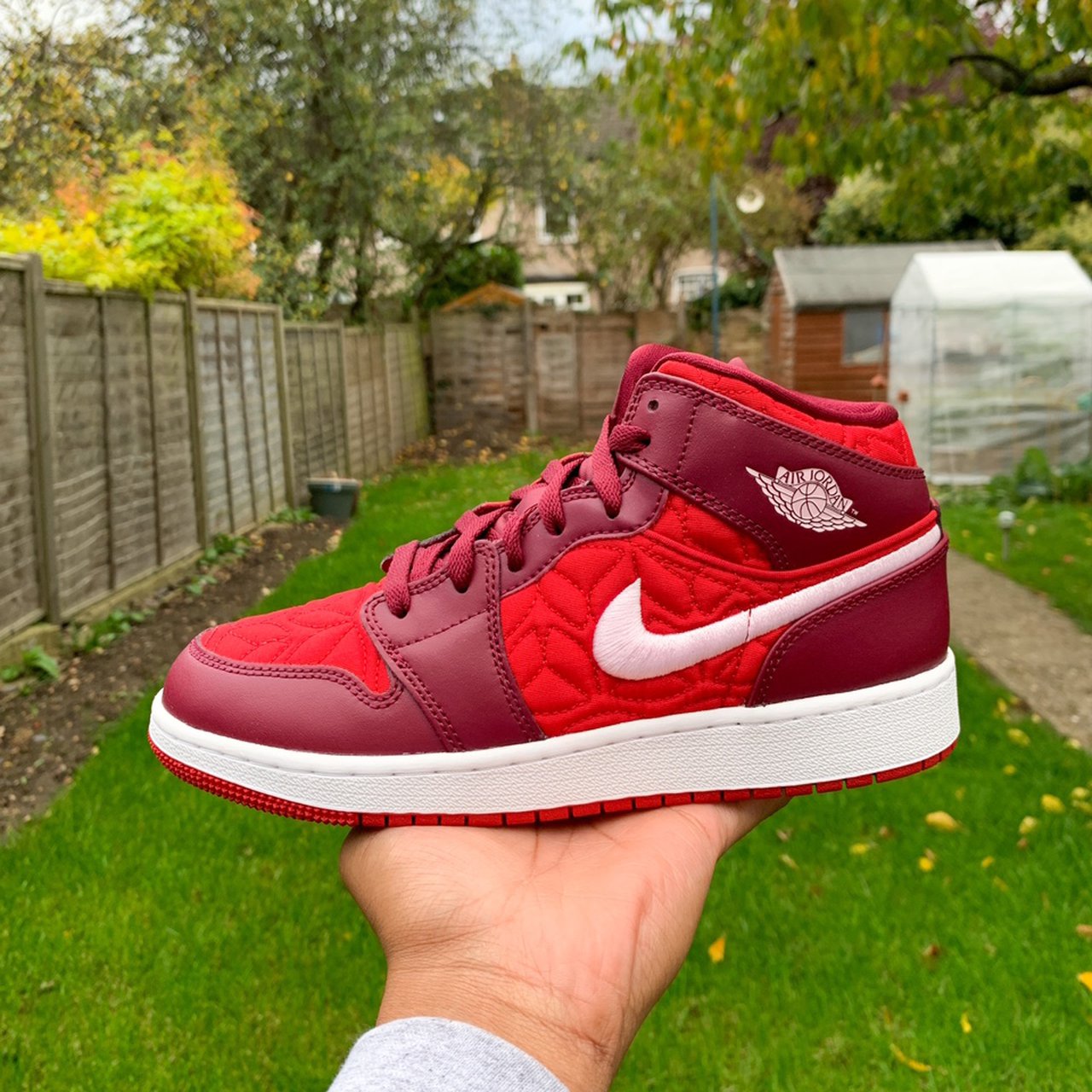 Giày Nike Air Jordan 1 Mid SE GS 'Red Quilted' AV5174-600 - Ảnh 4