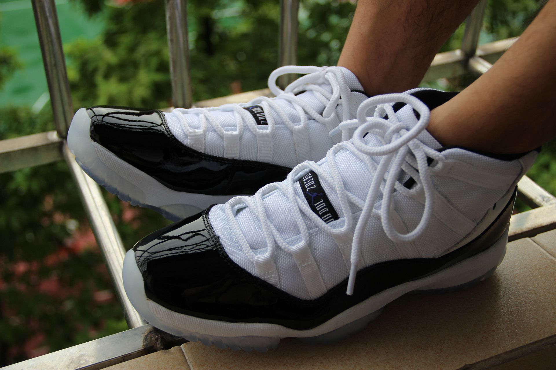 Giày Nike Air Jordan 11 Retro 'Concord' 2011 378037-107 - Ảnh 4