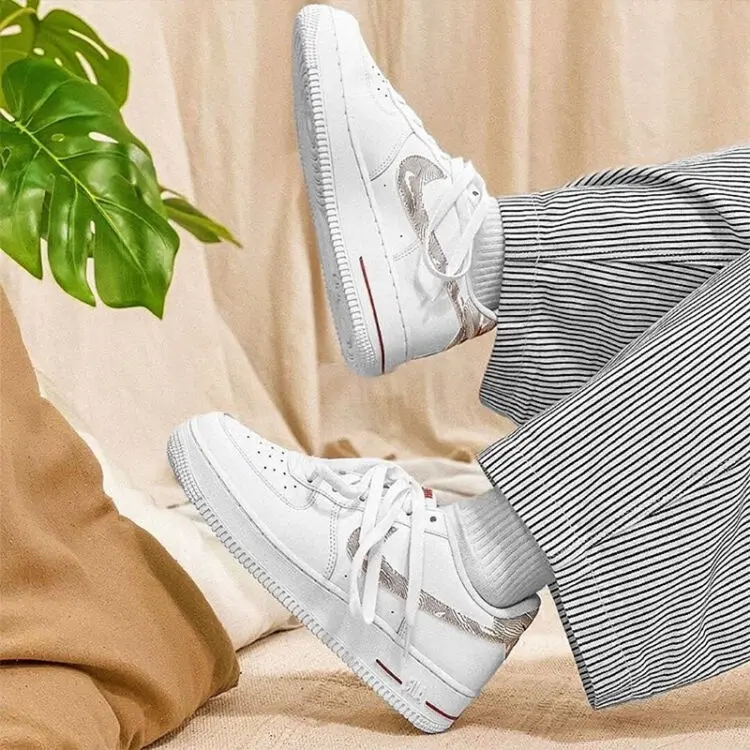 Alternative view of Giày Nike Air Force 1 Low GS 'White University Red' DJ4625-100