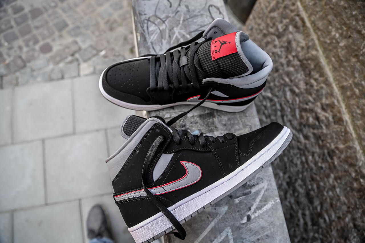 Giày Nike Air Jordan 1 Mid GS 'Black Particle Grey' 554725-060 - Ảnh 5