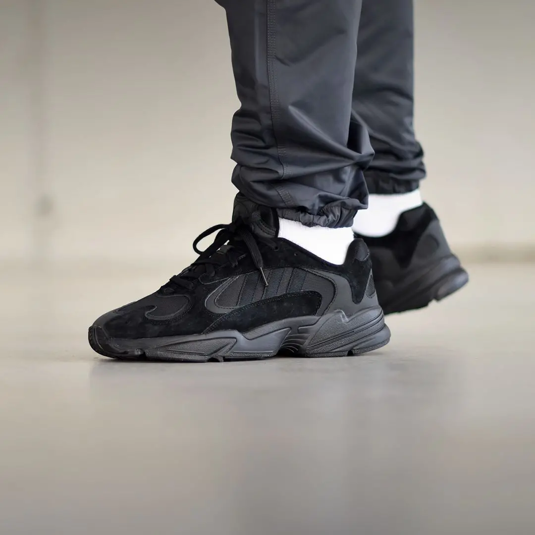 Alternative view of Giày Adidas Yung 1 'Triple Black' G27026