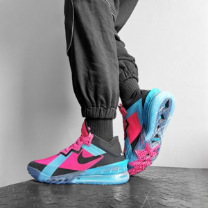 Alternative view of Giày Nike LeBron 18 Low EP 'Neon Nights' CV7564-600
