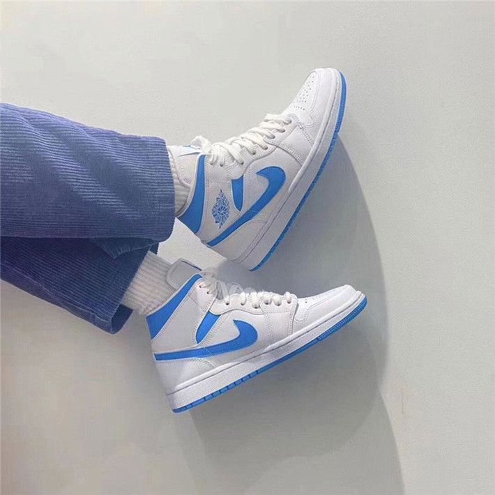 Giày Nike Air Jordan 1 Mid 'UNC' BQ6472-114 - Ảnh 4