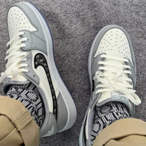 Alternative view of Giày Nike Air Jordan 1 Retro Low Dior CN8608-002