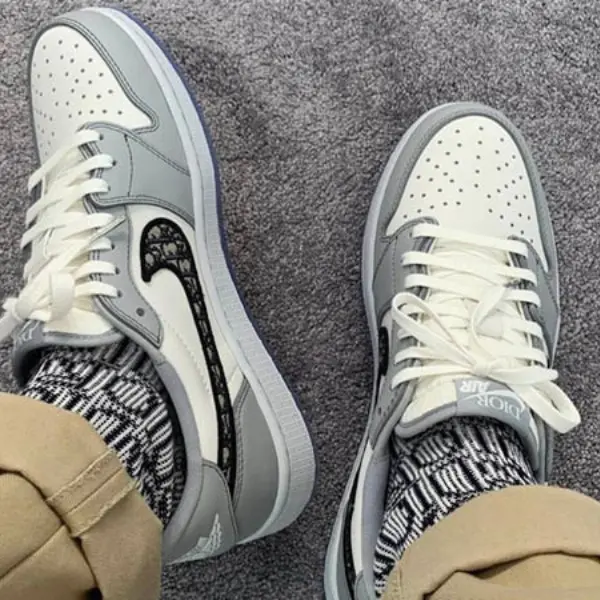 Alternative view of Giày Nike Air Jordan 1 Retro Low Dior CN8608-002