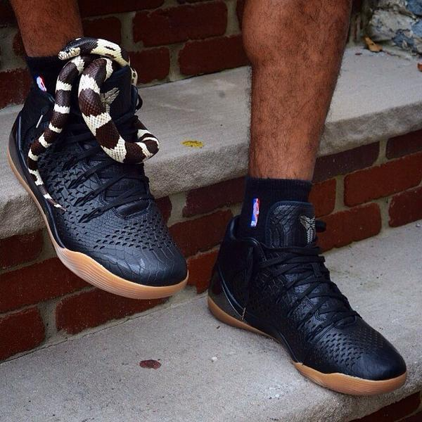 Alternative view of Giày Nike Kobe 9 Mid EXT QS Snakeskin 704286-001