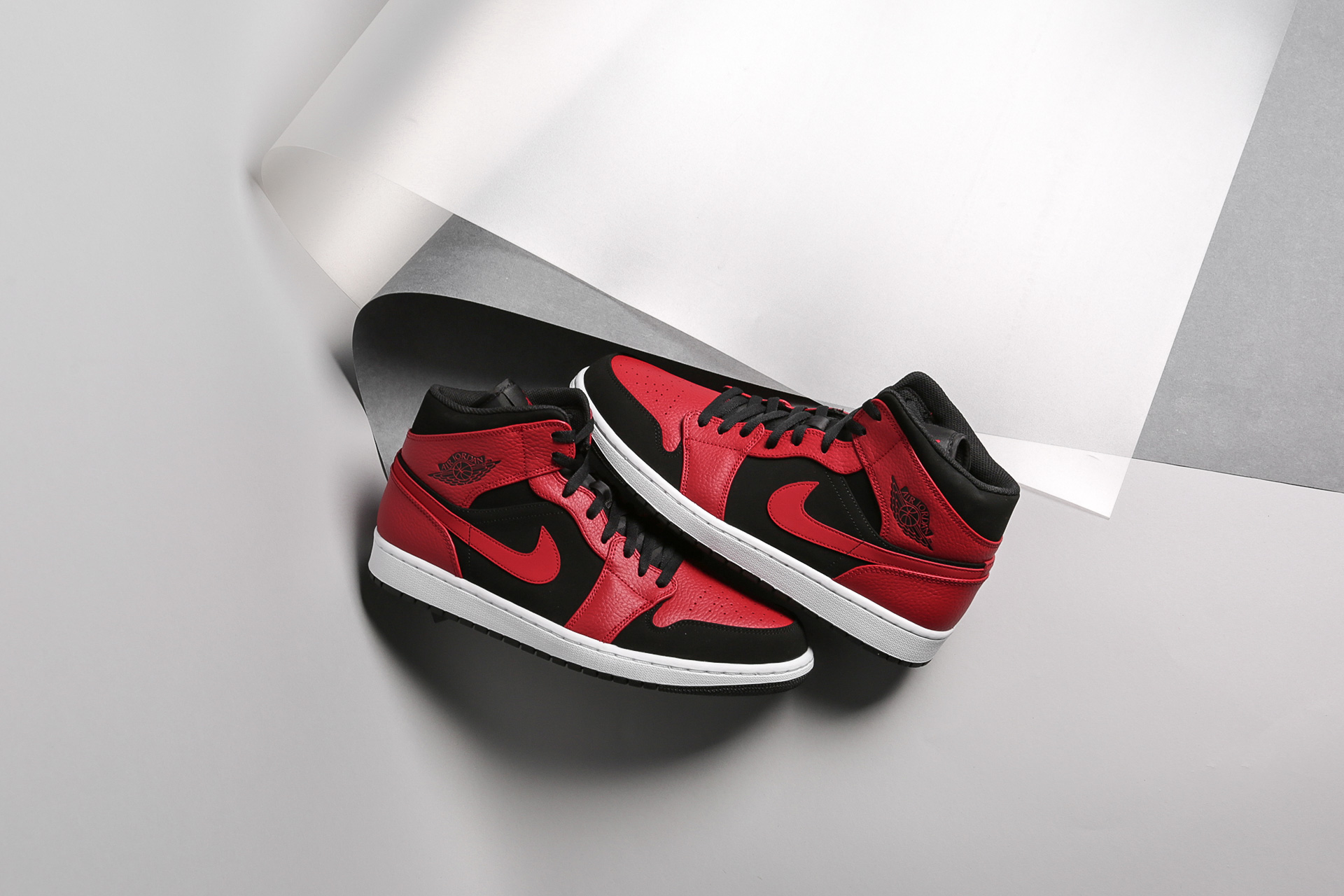 Giày Nike Air Jordan 1 Mid 'Reverse Bred' 554724-054 - Ảnh 3