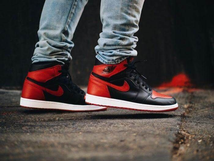Giày Nike Air Jordan 1 Mid GS 'Banned' 554725-074 - Ảnh 3
