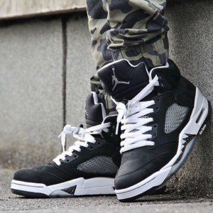 Alternative view of Giày Nike Air Jordan 5 Retro 'Oreo' 136027-035